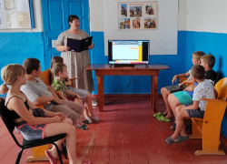С традициями и обычаями донских казаков познакомили детей в Сибирьчанском сельском клубе