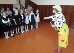  Театрализованную программу для будущих школьников подготовили культорганизаторы МБУ "Спутник" 