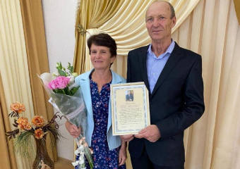 45 лет семейной жизни отмечают супруги Ищенко из Морозовского района