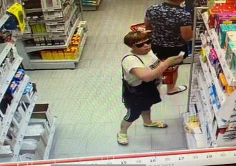 Помогите полиции найти женщину, подозреваемую в хищении товара из супермаркета в Морозовске