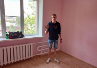 Морозовчанину Александру Луневу торжественно вручили ключи от благоустроенного жилья