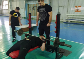 Морозовские силачи боролись за первенство на соревнованиях по русскому жиму, посвященные Году атамана Платова