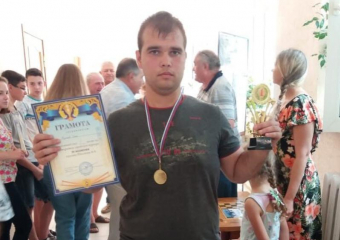 Абсолютным победитем открытого турнира по шахматам памяти Виктора Толстова стал морозовчанин Денис Кулешов