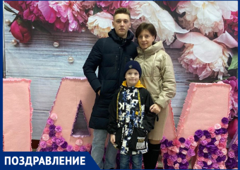 Елену Николаевну Баранник с юбилеем поздравили родители