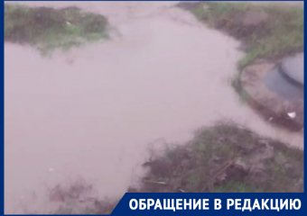 «После чистки ливневки все снова льется на дорогу»: морозовчанин показал результат очистки ливневой канализации