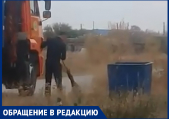 Мусор, рассыпавшийся из мусорного бака в хуторе Морозов, был собран только после включения камеры