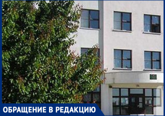 Дети мерзнут на улице, потому что в здание гимназии до 8.00 не пускают! - морозовчанка