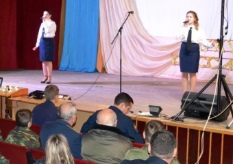 Фрагменты завершающего концерта акции "Есть такая профессия - Родину защищать" в Морозовске попали на видео