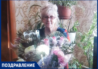 Ларису Анатольевну Васину с Днем матери поздравили дочь, внук и внучка