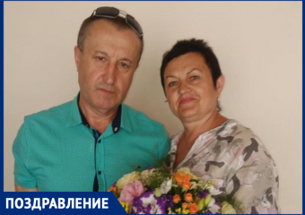 Николая Филипповича и Светлану Валентиновну Брунилиных с рубиновой свадьбой поздравили родные, дети и внуки