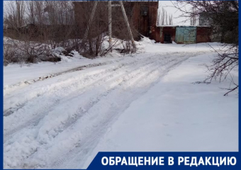 «Где работа коммунальных служб?»: на утопающий в сугробах город жалуются морозовчане 