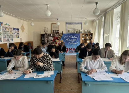 «Память сильнее времени»: Морозовский район массово проверил знания истории в «Диктанте Победы»