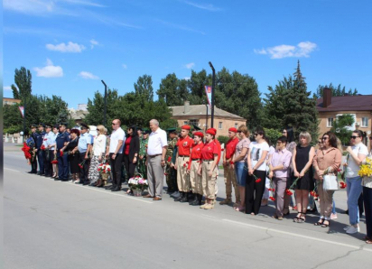 Жители Морозовска почтили память героев Великой Отечественной войны