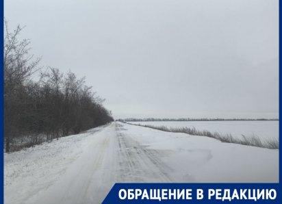 «Едем бампером по сугробам»: дорогу к Комсомольскому и Чекалову засыпало снегом