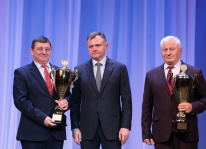 Ремонтненский и Зимовниковский районы лидируют в производстве зерновых на Дону