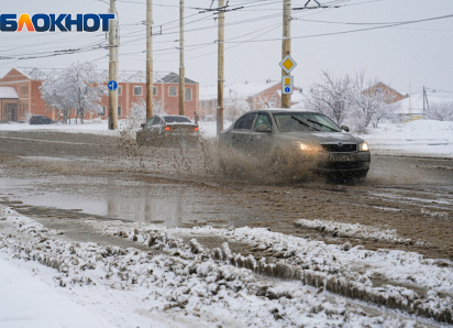 В Морозовском районе начинается обработка дорог и тротуаров противогололёдными материалами