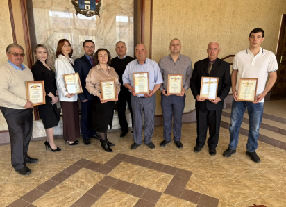Лучших работников ЖКХ Морозовского района отблагодарили грамотами