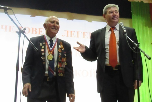 90-летний юбилей одного из старейших марафонцев планеты отпраздновали в Морозовске