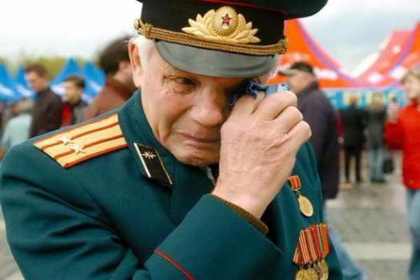 В Морозовске цинично обокрали 91-летнего ветерана ВОВ