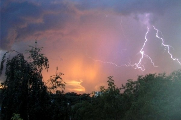 МЧС продлило сроки штормового предупреждения в Морозовске и Ростовской области