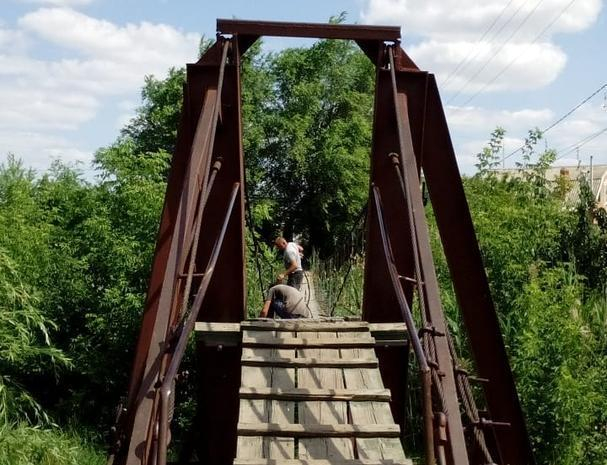 Начался ремонт двух подвесных мостов в Морозовске