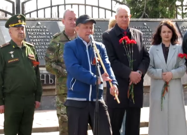 Звуками народного башкирского инструмента почтили память погибших в годы Великой Отечественной войны в Морозовске