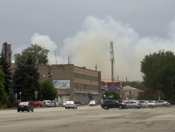 Морозовск снова в дыму: новый пожар начался возле хутора Широко-Атамановского