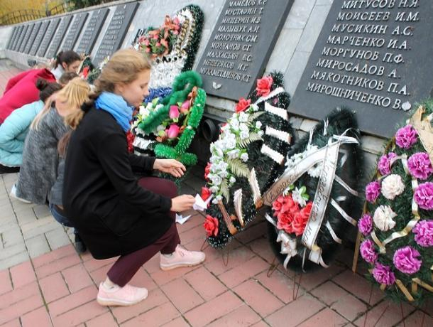 Память павших на полях сражений почтили в Морозовске в праздник «Белых журавлей»
