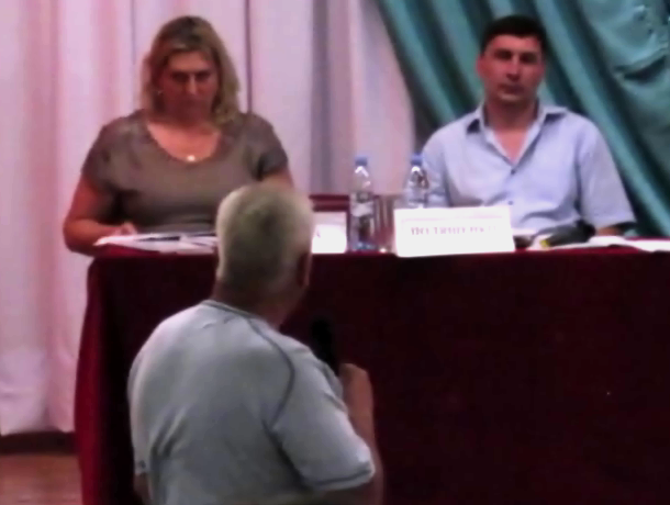 Эмоциональные фрагменты собрания жителей «Тексера» попали в Морозовске на видео