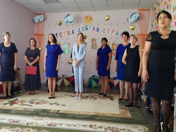 Работники филиала детского сада №1 с песнями отметили свой профессиональный праздник