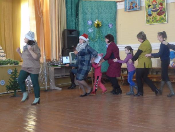 Традиции зимних забав вспомнили в Доме детского творчества Морозовска