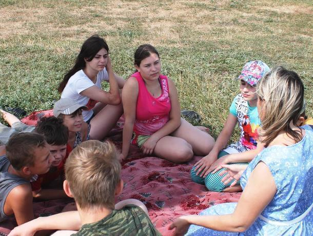 Фотографии пляжной акции воспитанников приюта Морозовска появились в Сети