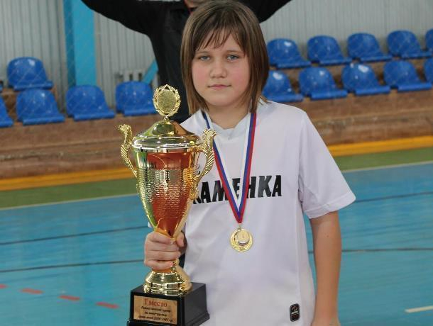 Когда нужно было выбирать между танцами и футболом, Полина Дутова из Морозовска выбрала футбол