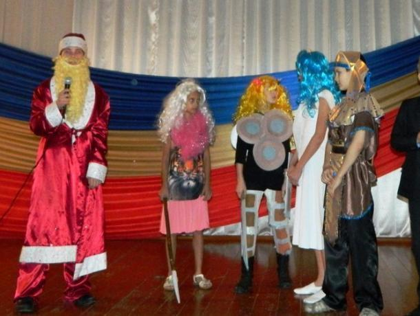Праздничную шоу-программу в кадетском корпусе Морозовска устроили в виде театрализованного соревнования