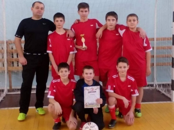 Серебряное начало марта: «Каменка» из Морозовска дважды заняла второе место в больших футбольных турнирах