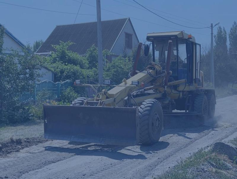 В Морозовске проходят работы по грейдированию участков дорог