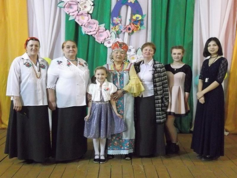 «Позвольте вас любить...»: великолепным концертом поздравили всех женщин юные артисты хутора Старопетровский