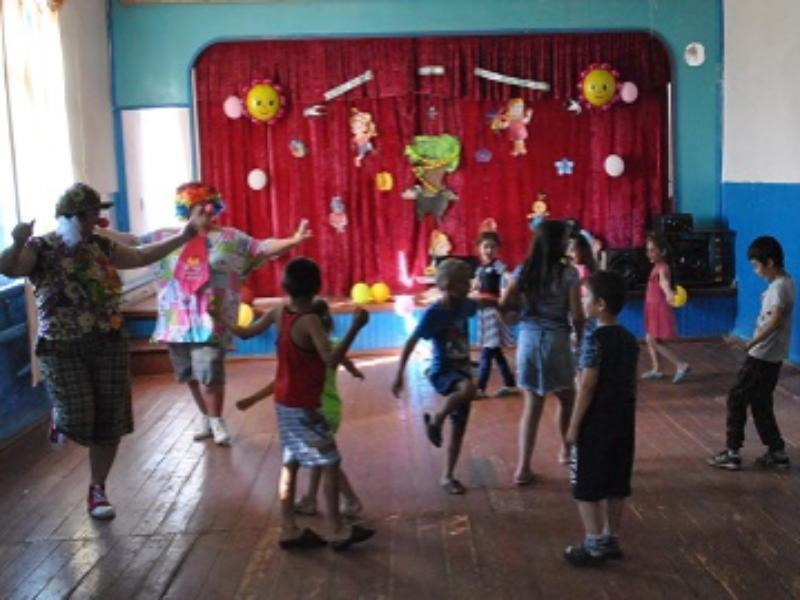 Веселыми играми, песнями и танцами запомнился праздник в честь Дня защиты детей в хуторе Сибирьки