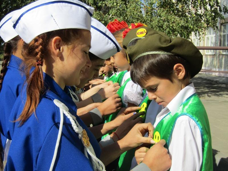 Торжественное посвящение в отряд ЮИД состоялось на общешкольной линейке в хуторе Владимиров
