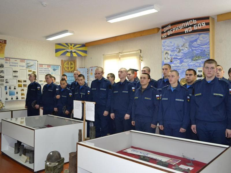 Патриотические мероприятия с участием отряда юнармейцев прошли в Доме офицеров  Морозовска