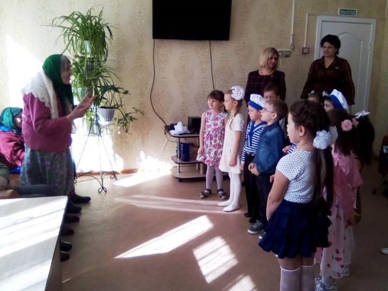 Праздничный концерт в честь начала весны подготовили воспитанники детского сада «Сказка» для постояльцев ЦСО