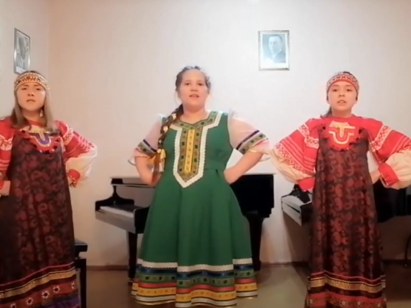 Праздничный онлайн-концерт ко Дню матери-казачки подготовили в ДШИ Морозовского района