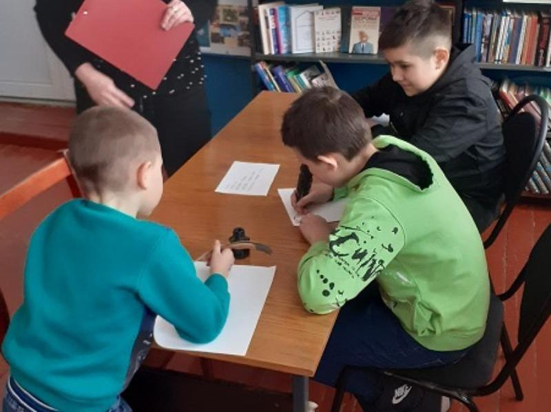 Писали пером и разгадывали загадки: ребята из станицы Вольно-Донской узнали, как учились на Руси в старину