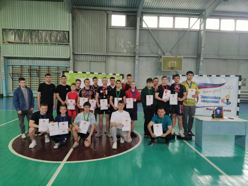 Первое место на районных соревнованиях по «Русскому жиму» в Морозовске завоевали спортсмены школы №3