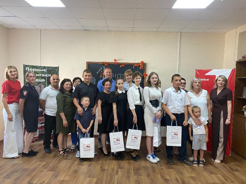 Подросткам в Морозовском районе вручили паспорта в рамках всероссийской акции «Мы - граждане России»