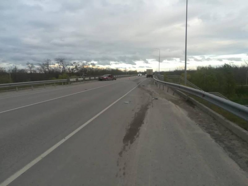 20-летний водитель грузовика врезался в иномарку на трассе «Морозовск-Цимлянск-Волгодонск»  