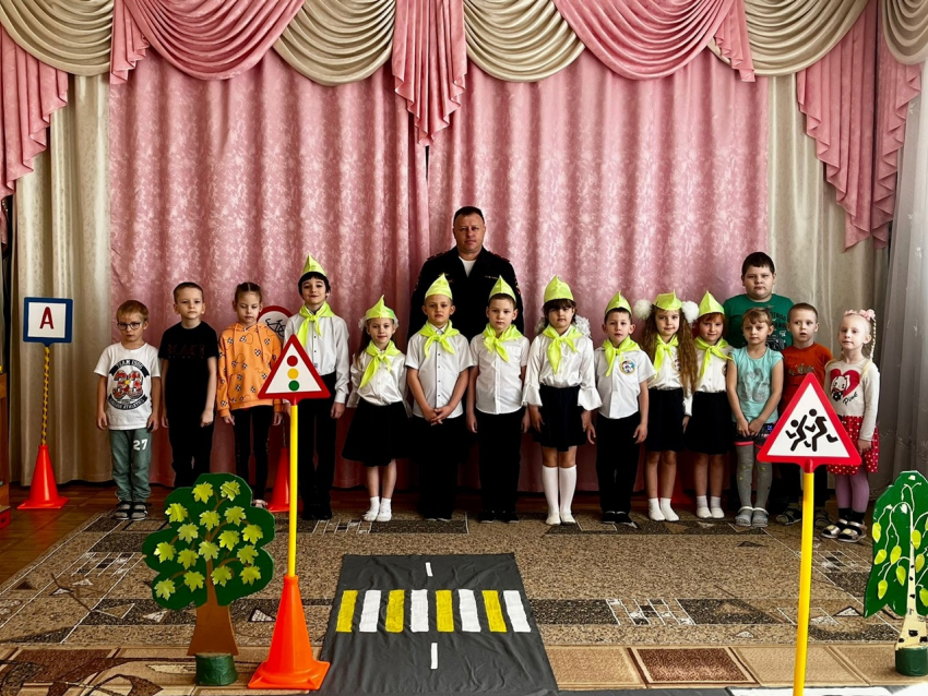Акция «Мы за жизнь по правилам!» прошла в детском саду №8 «Родничок» в Морозовске