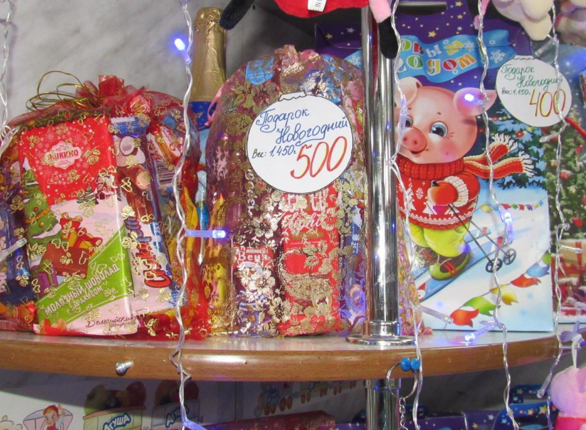 Много вкусных конфет в каждом новогоднем подарке: магазин «Эдельвейс"