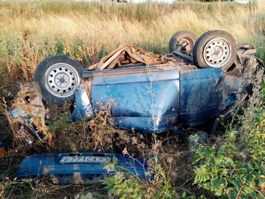 16 летняя девушка-пассажир погибла в опрокинувшемся автомобиле в Морозовском районе