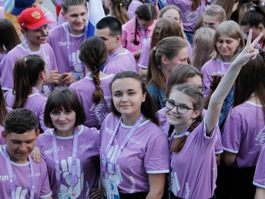 Молодежь из Морозовска посетила самый масштабный окружной форум «Молодая волна. Поколение добровольцев» 